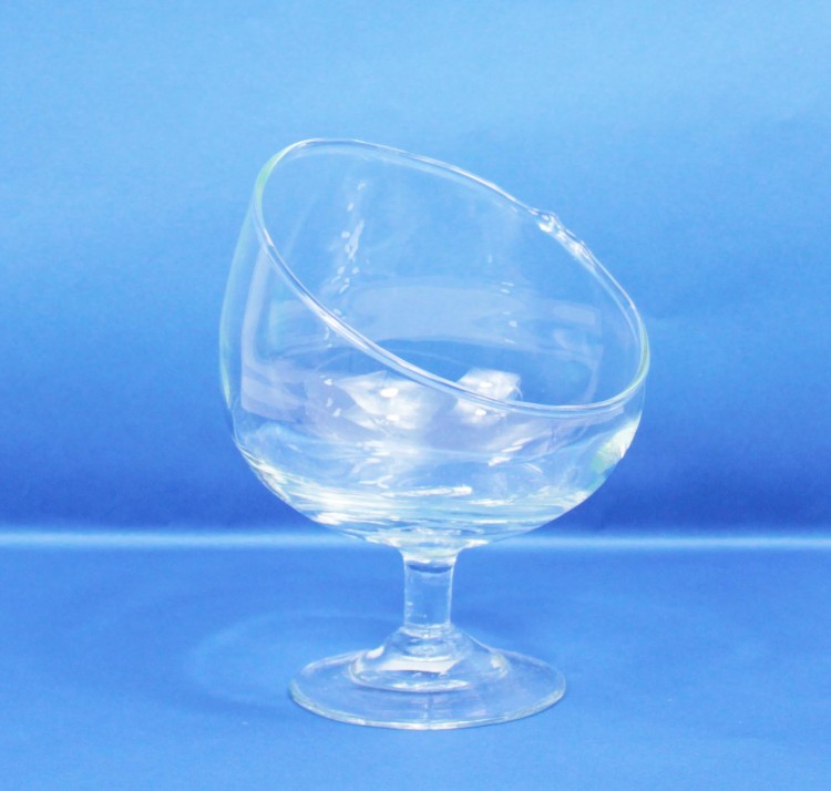 1674 Анабель Бренди ваза с косым резом прозрачная H-150мм D-120мм (0,2 л) 1674 Анабель Бренди ваза с косым резом прозрачная H-150мм D-120мм (0,2 л)