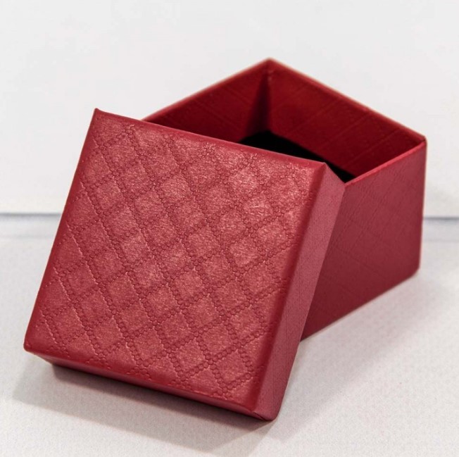 61255/1 Коробка Квадратная  5,5*5,5*3,5 "Ромбики" Красный 1/24 1/360							